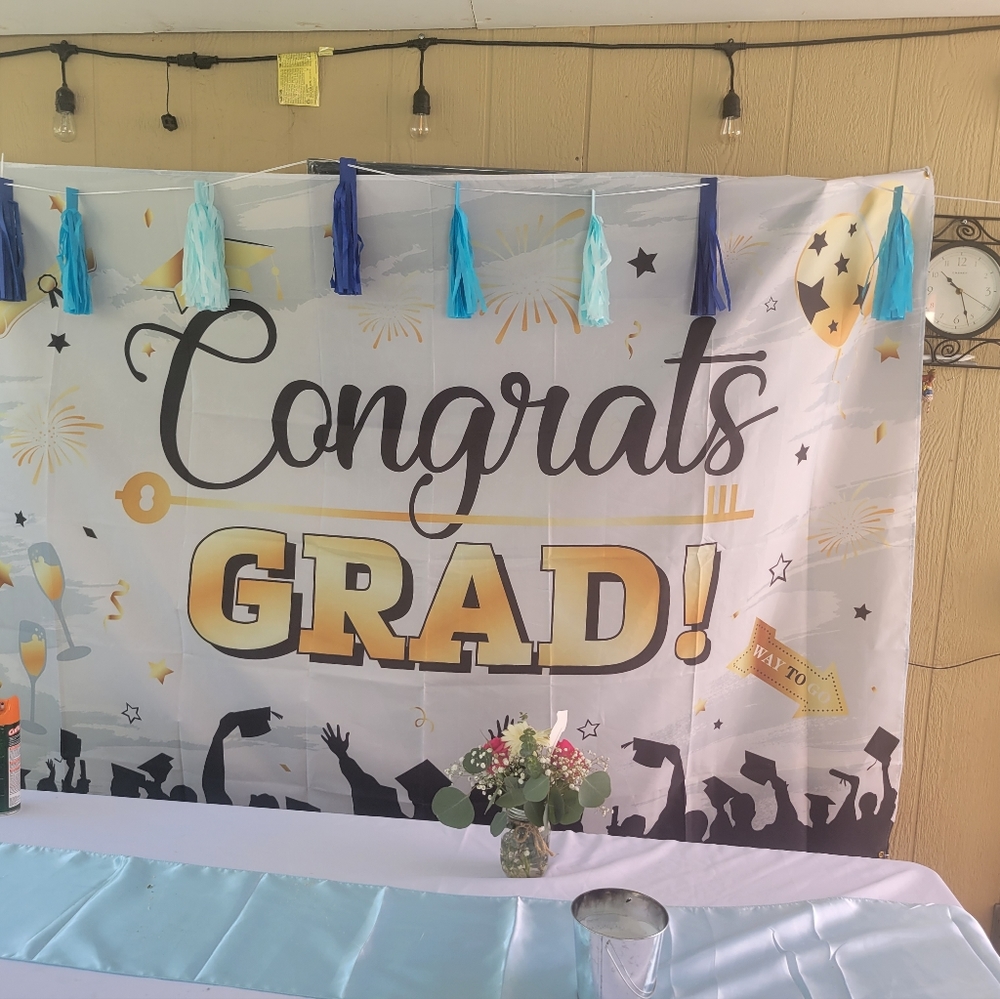Graduation 2023 decorations - Picture 3 of 5